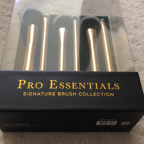 Urban Studio Make-up Brush Collection - Picture 3 of 4